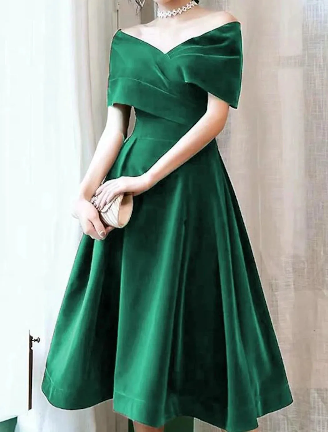 Aimishang  A-Line Cocktail Dresses 1950s Dress Fall Wedding Guest Dress Knee Length Short Sleeve Off Shoulder Velvet with Pleats Pure Color