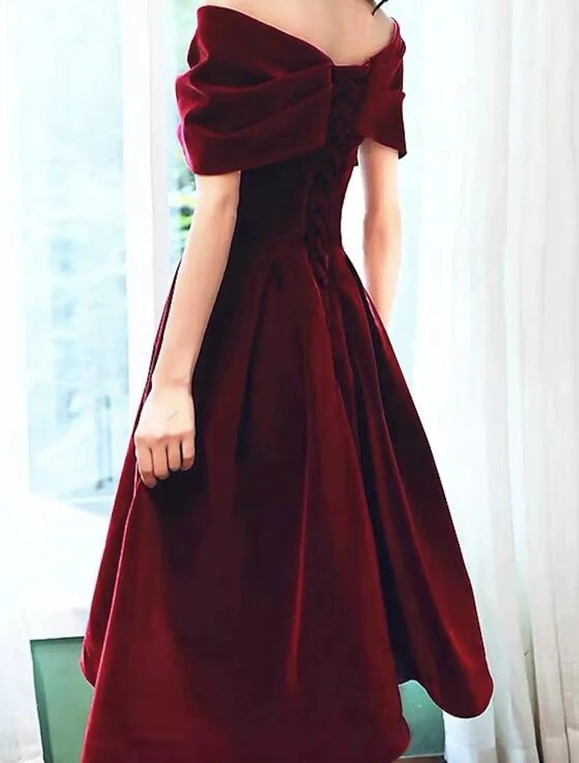 Aimishang  A-Line Cocktail Dresses 1950s Dress Fall Wedding Guest Dress Knee Length Short Sleeve Off Shoulder Velvet with Pleats Pure Color
