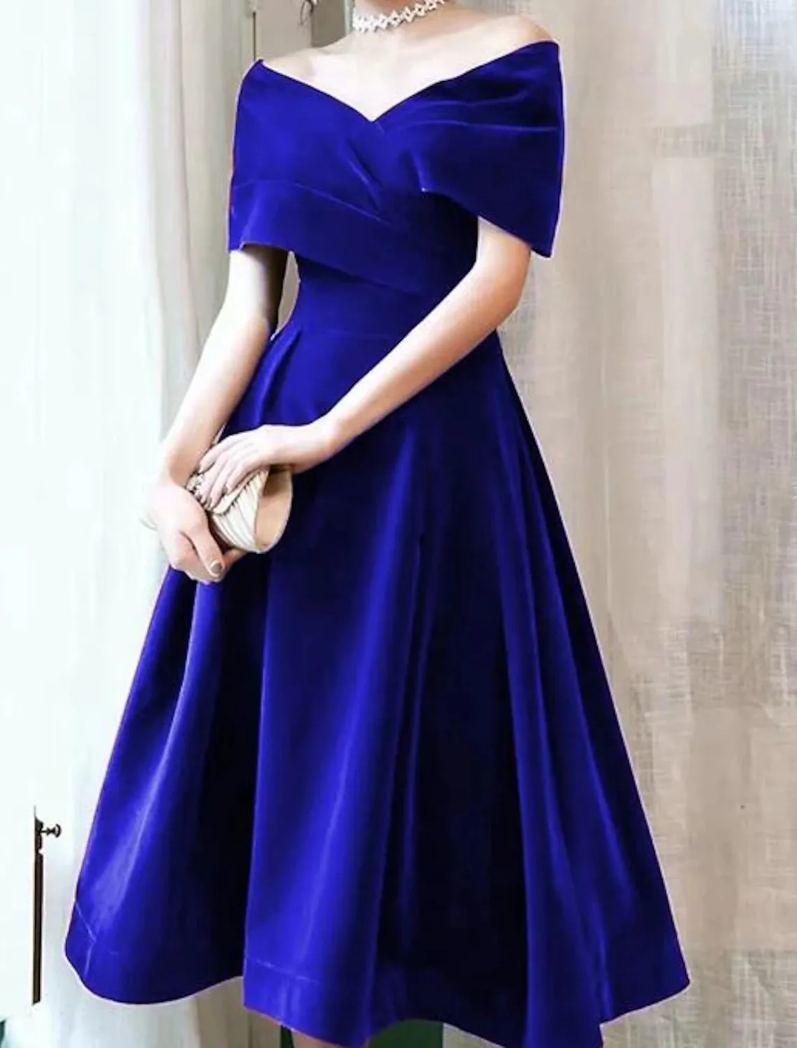 Aimishang  A-Line Cocktail Dresses 1950s Dress Fall Wedding Guest Dress Knee Length Short Sleeve Off Shoulder Velvet with Pleats Pure Color